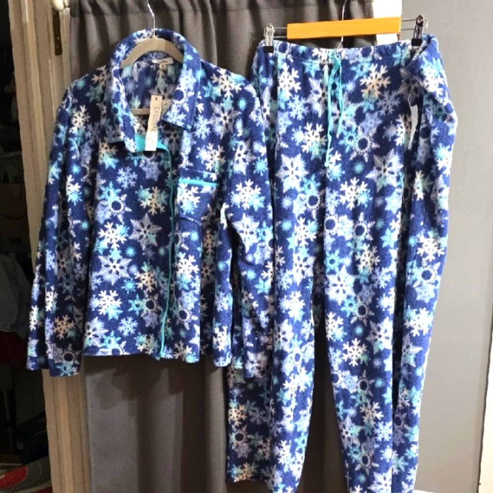 NWT Roudelain Women's Pajama‎ Set Blue Snowflakes Fleece Buttons Drawstring 3X